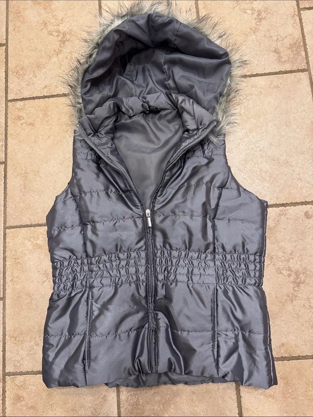 New Directions Women’s Hooded Puffer Vest with removable hood in Gray size M